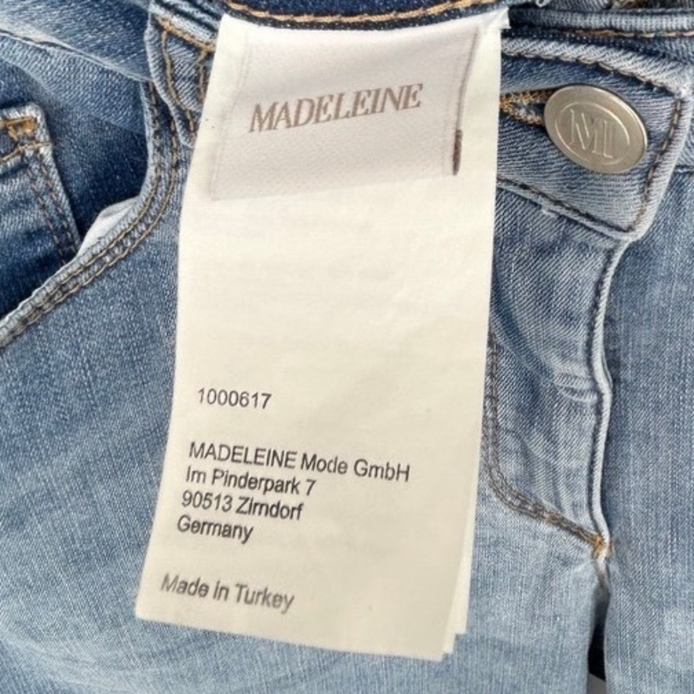Madeleine Women Light Wash Floral Eyelet Scalloped Hem Cropped Jeans Size US 8 - Picture 3 of 9